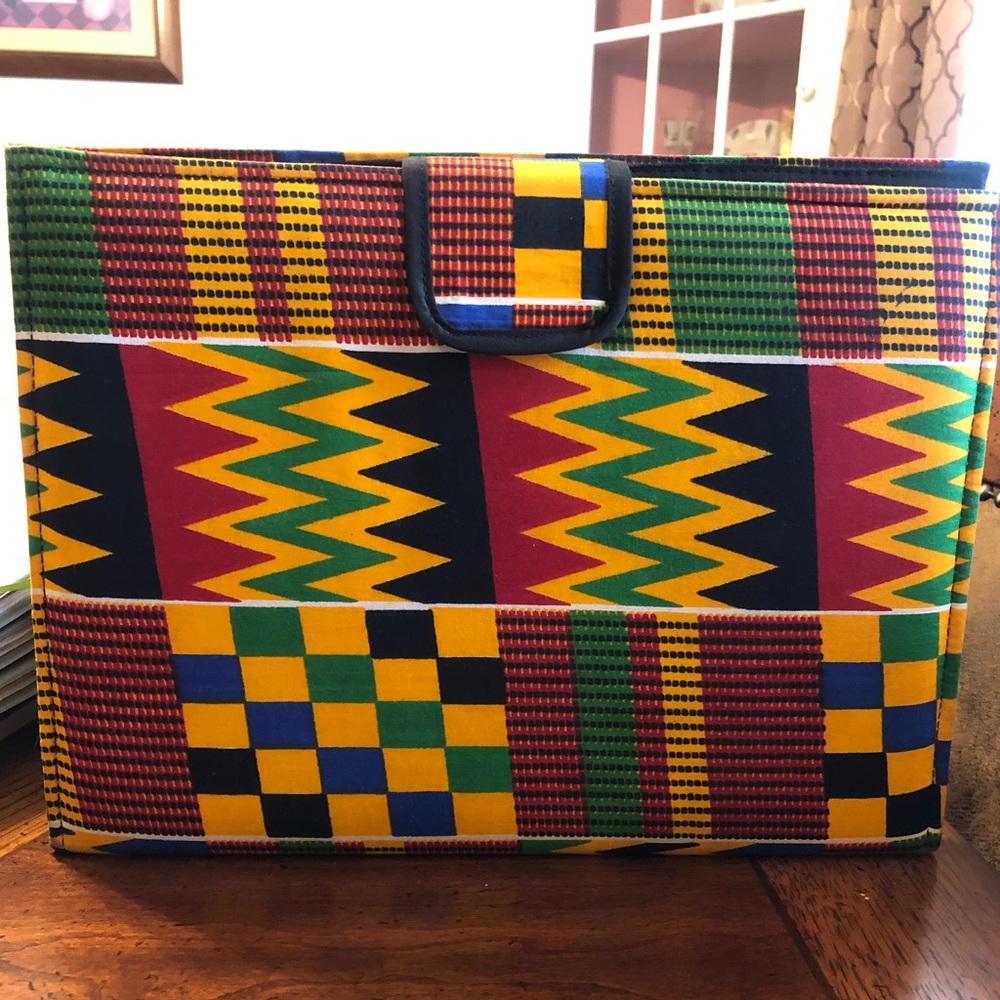 Colorful Ghanaian kente folder